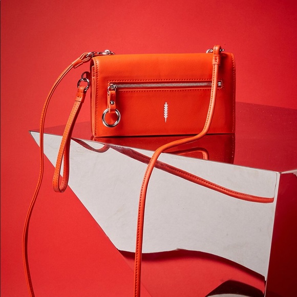 Thacker Eve Crossbody Wallet in Chili NWT - Picture 6 of 6